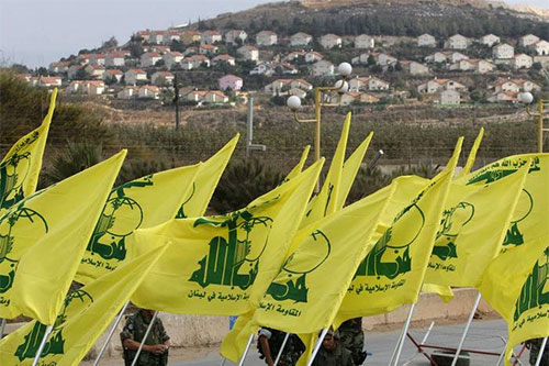 banderas de Hezbolá frente a colonias sionistas